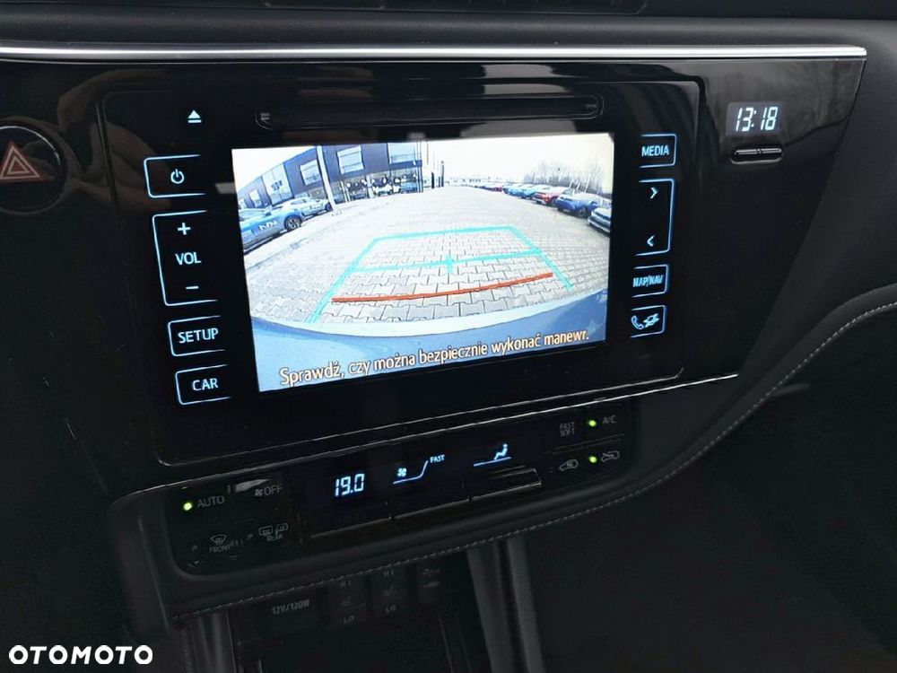 Toyota Auris 1.6 Premium - 17