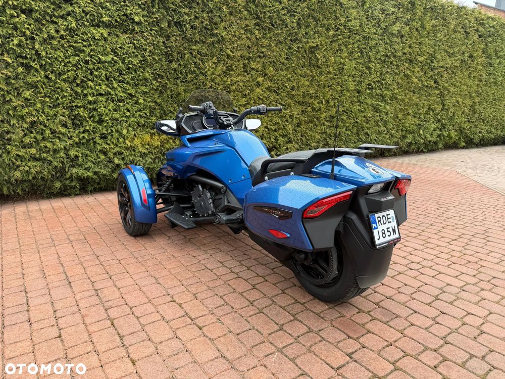 Can-Am Spyder - 2