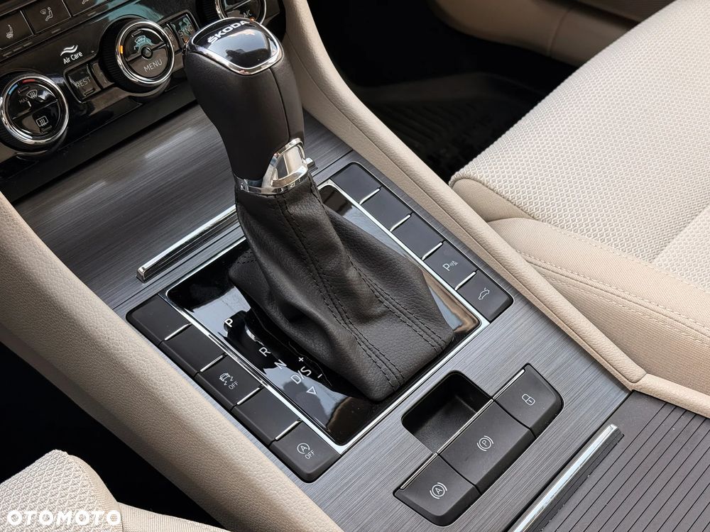 Skoda Superb 2.0 TSI Style DSG - 23