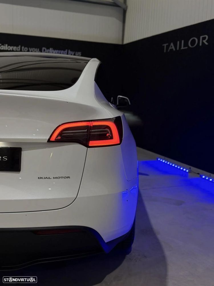 Tesla Model Y Long Range Dual Motor AWD - 6