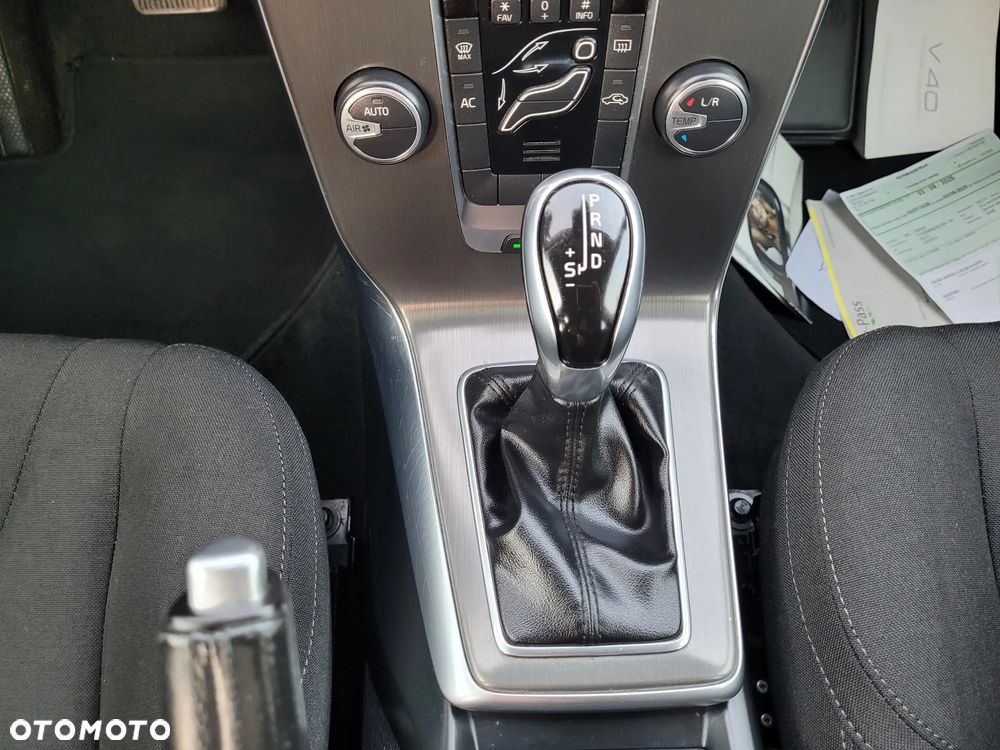 Volvo V40 Cross Country D2 Momentum - 15