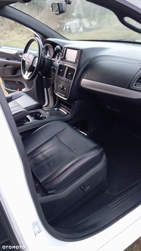 Dodge Grand Caravan - 10