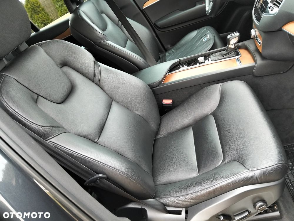 Volvo XC 90 T6 GPF AWD Momentum 7os - 23