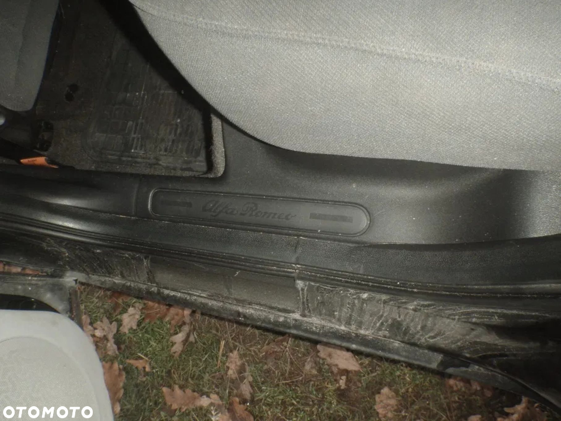 wykładzina plastik bagażnika listwa progowa uszczelka alfa romeo 147 - 2