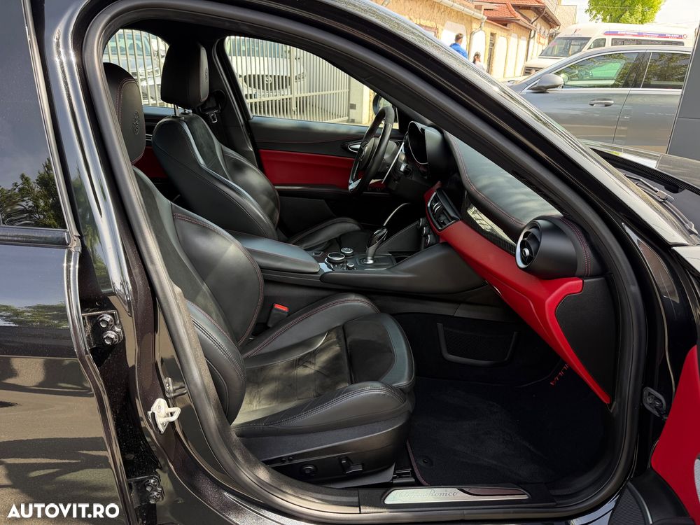 Alfa Romeo Giulia 2.9 V6 Bi-Turbo AT8 Quadrifoglio - 13