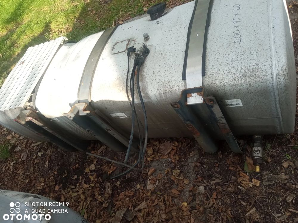 zbiornik paliwa MAN TGA   200x70x60, ok. 900 l., kompletny - 3