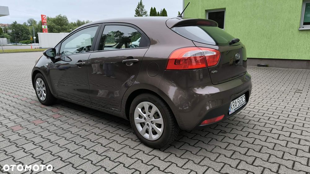 Kia Rio - 8