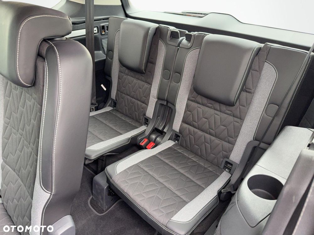 Volkswagen Touran - 16