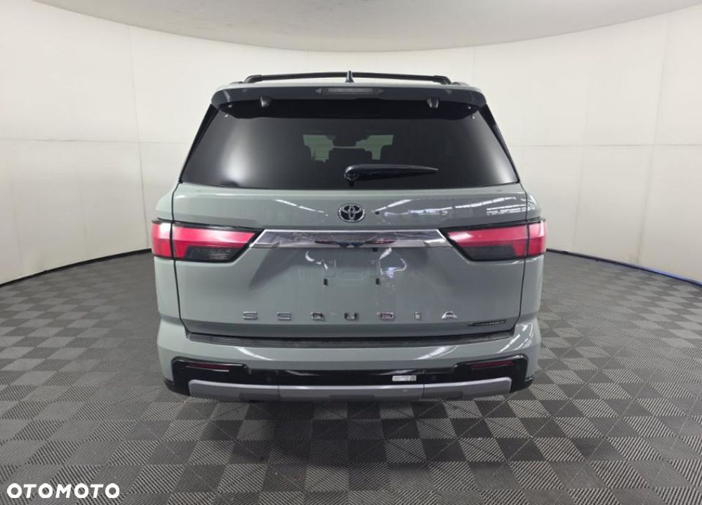 Toyota Sequoia - 4