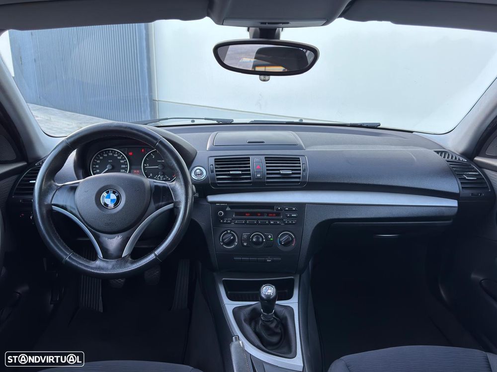 BMW 118 d Line Urban - 28