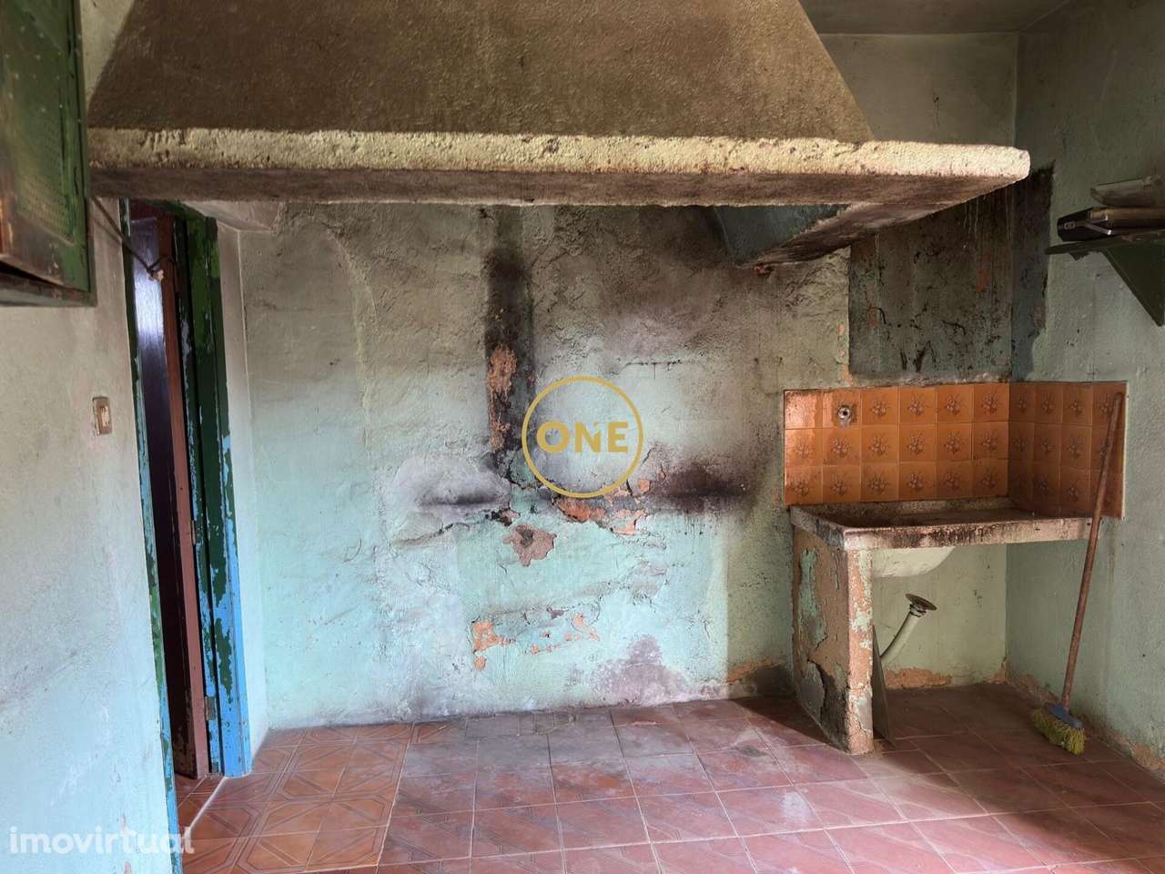 Moradia Térria p/ Restauro, em Laundos - Grande imagem: 3/37