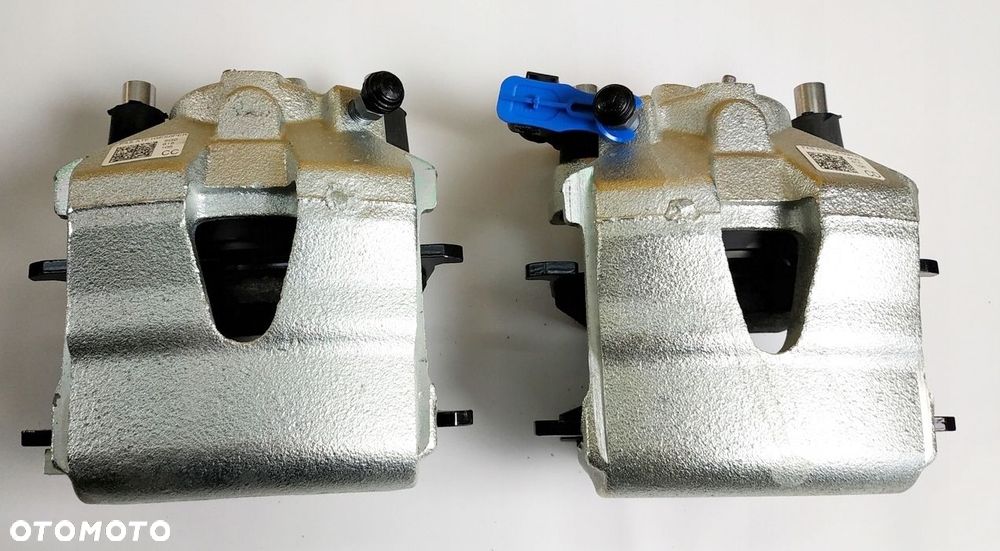 ZACISK HAMULCOWY LEWY PRZÓD OCTAVIA GOLF VII 5Q0 - 2