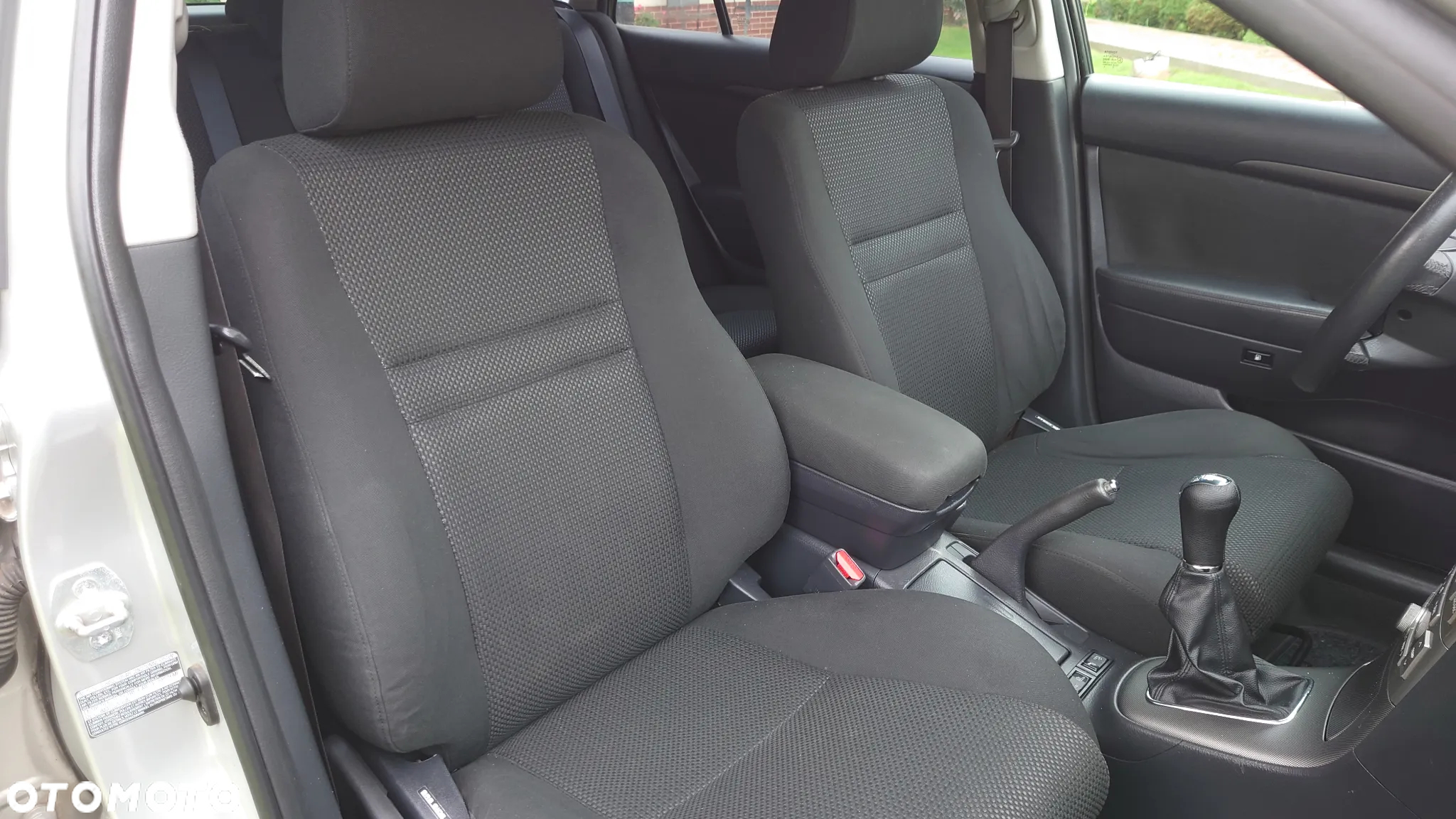 Toyota Avensis 1.8 VVT-i Combi Executive - 18