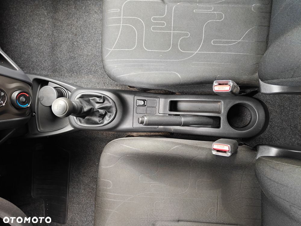 Toyota Yaris - 22