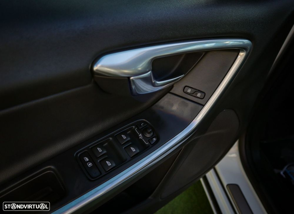 Volvo V60 2.0 D2 R-Design - 29