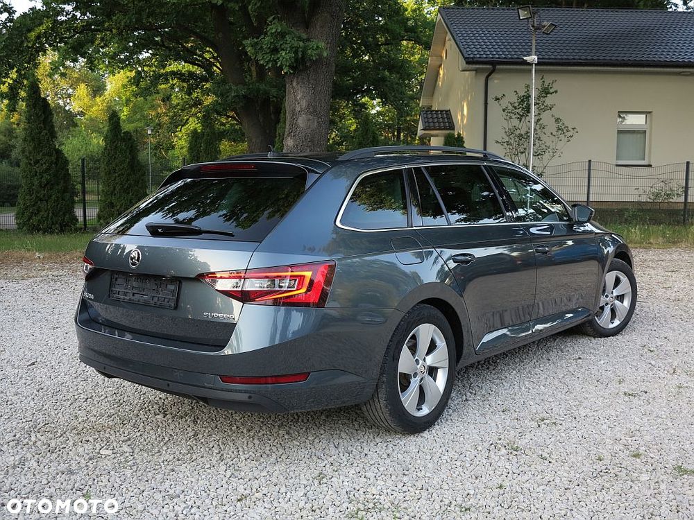 Skoda Superb 2.0 TDI DSG Ambition - 8