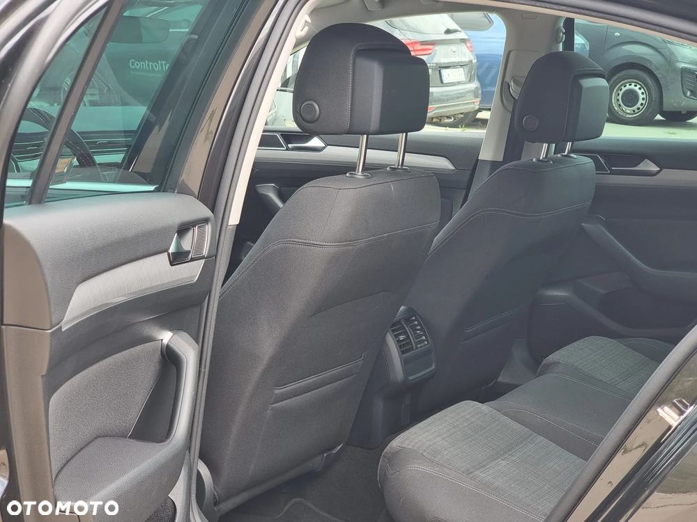 Volkswagen Passat - 23