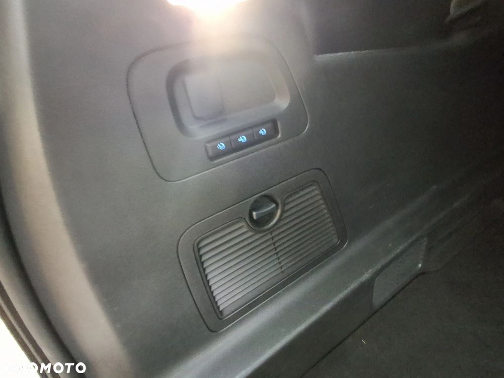 Ford S-Max 2.0 EcoBlue Titanium - 32