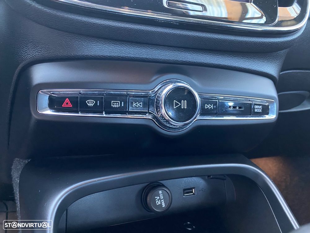 Volvo XC 40 2.0 D3 Momentum Plus - 34