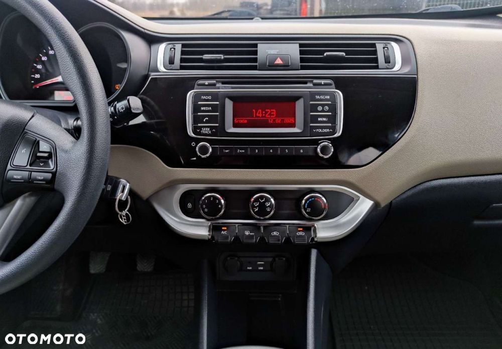 Kia Rio - 20