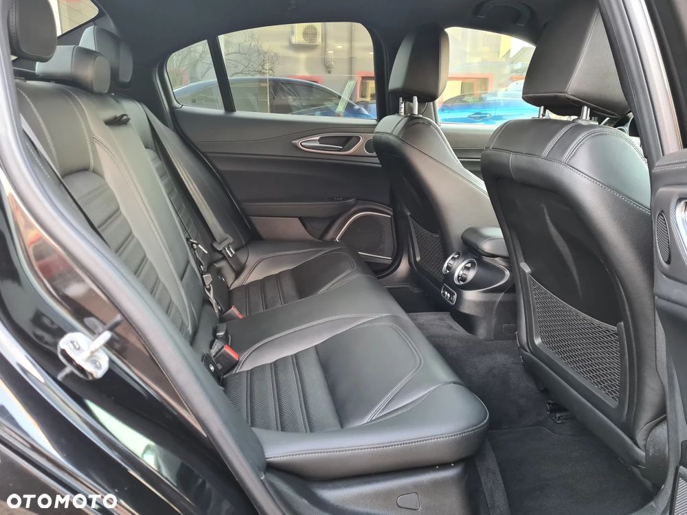 Alfa Romeo Giulia 2.0 Turbo Veloce Q4 - 16