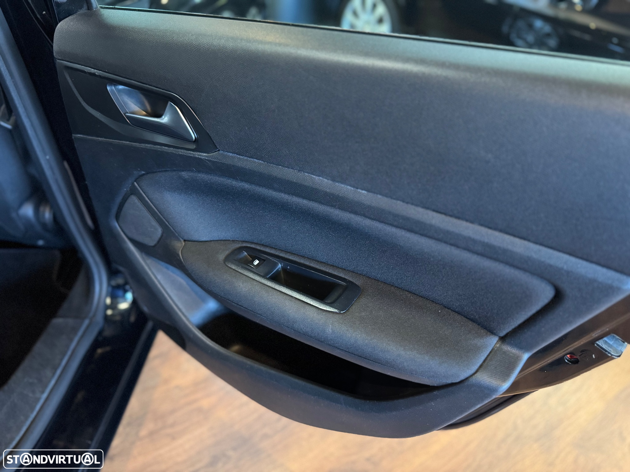 Peugeot 308 SW BlueHDi 130 EAT8 Style - 38