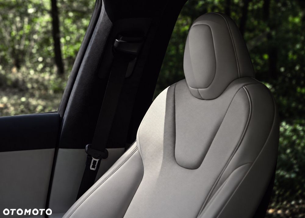 Tesla Model X - 14