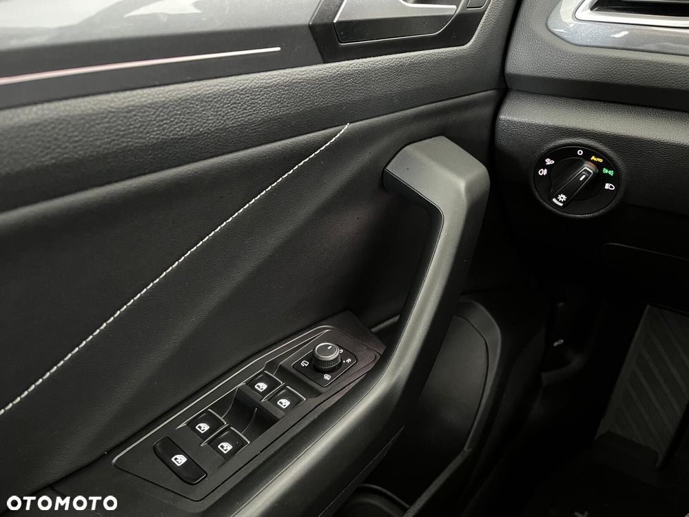 Volkswagen T-Roc - 19