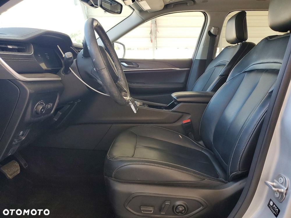 Jeep Grand Cherokee - 10