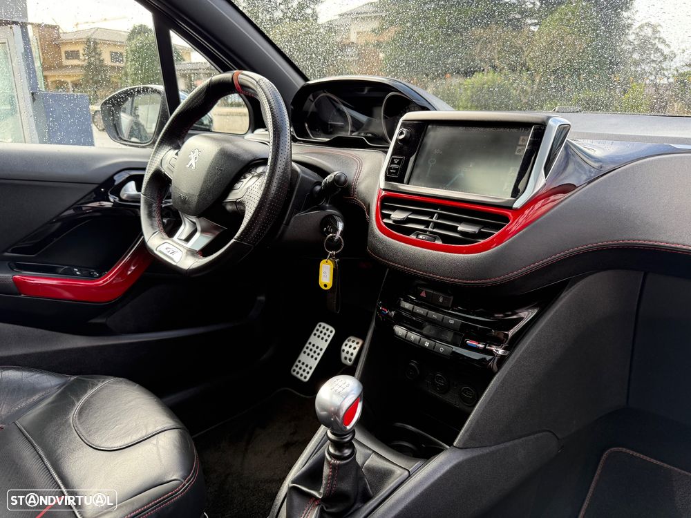 Peugeot 208 GTI 200 THP - 44