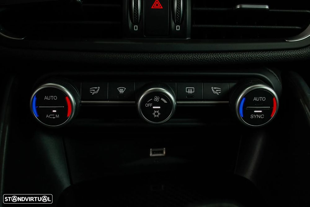 Alfa Romeo Giulia 2.9 Bi-Turbo Quadrifoglio AT8 - 34