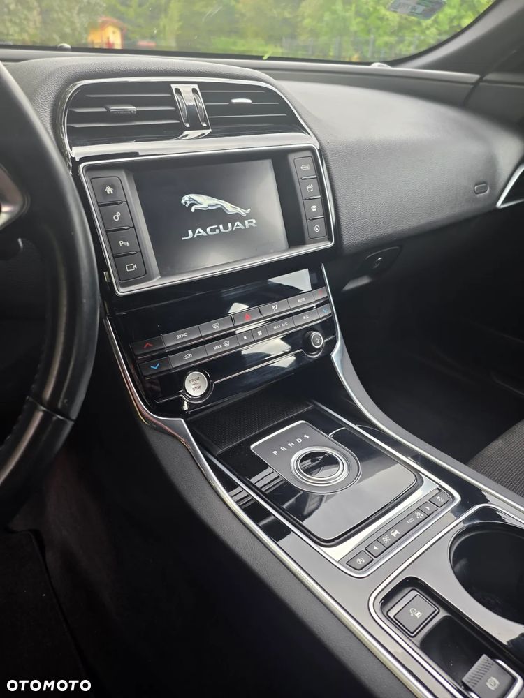 Jaguar XE E-Performance R-Sport - 10