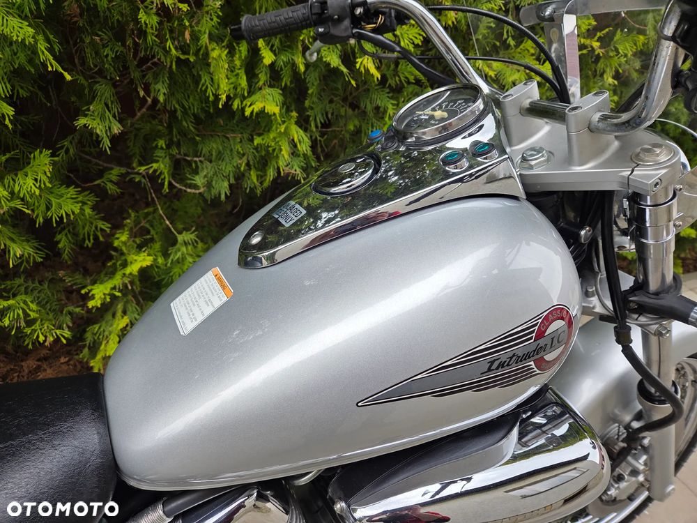 Suzuki Intruder - 15