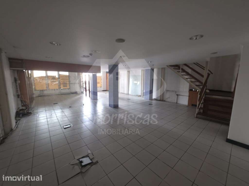 Armazém / Espaço Comercial para Venda na Póvoa de Santo Adrião - Grande imagem: 5/34