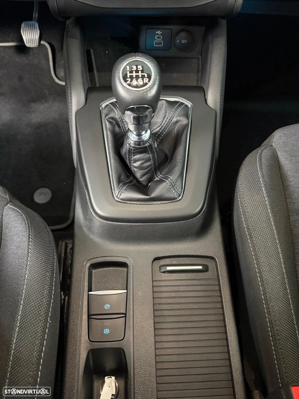 Ford Focus 1.0 EcoBoost Hybrid ST-LINE - 9