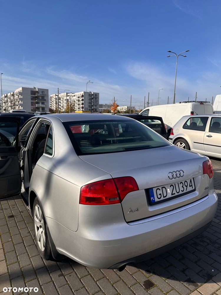 Audi A4 Limousine - 14