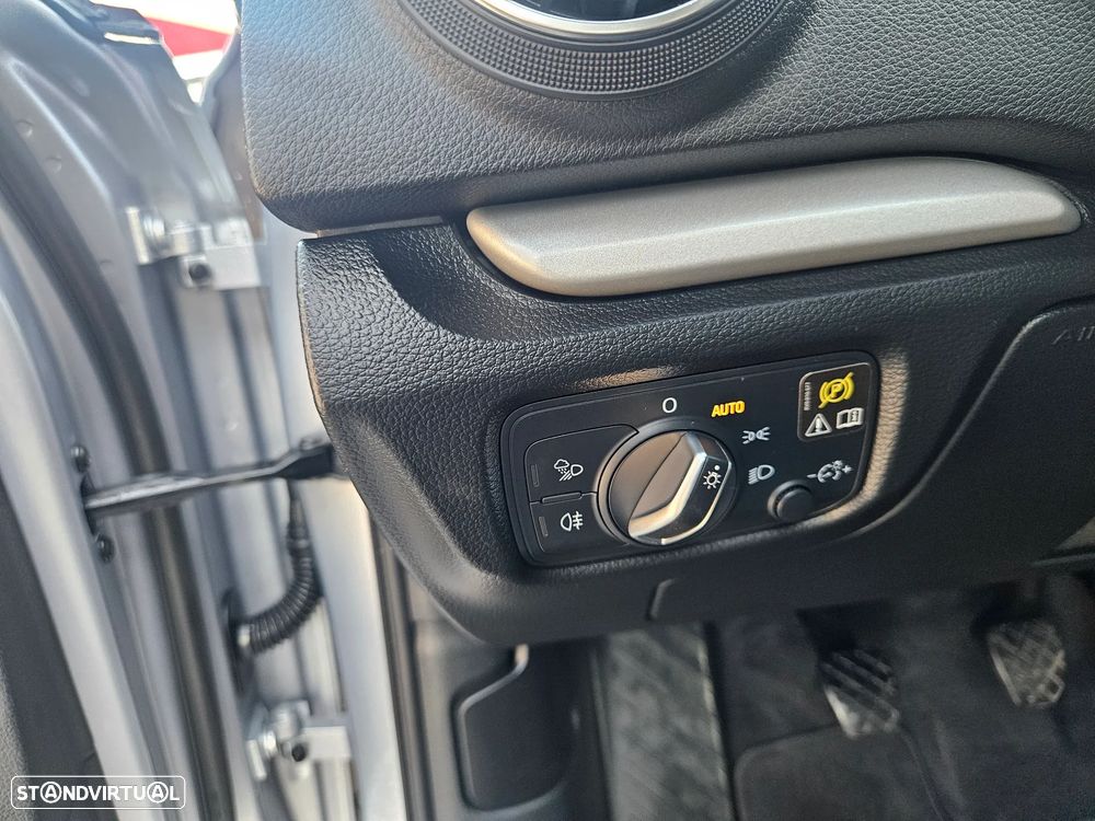 Audi A3 Sportback 2.0 TDI Design - 23