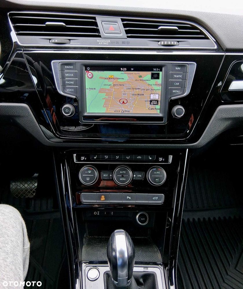 Volkswagen Touran - 8