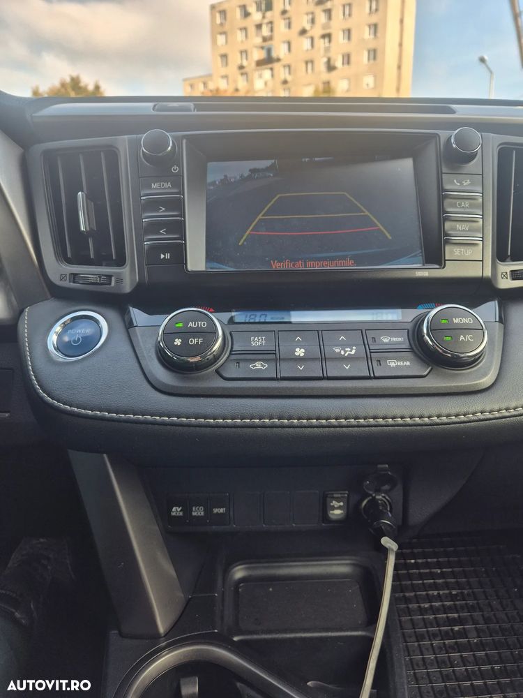 Toyota RAV4 - 8