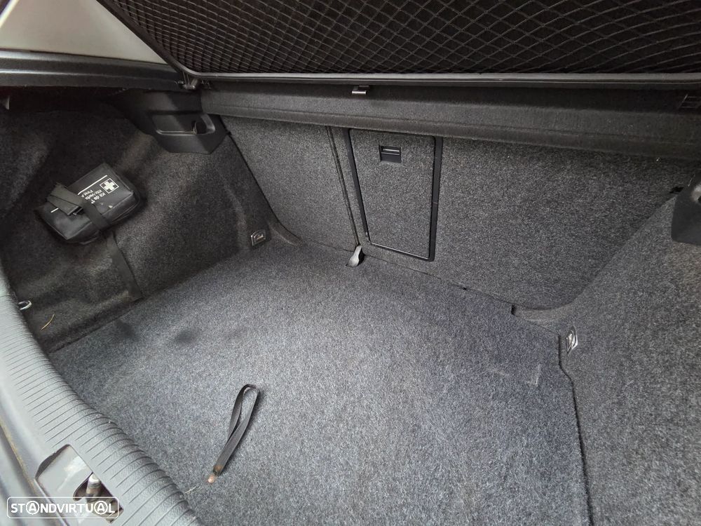 VW Golf 2.0 TDi Confortline - 11