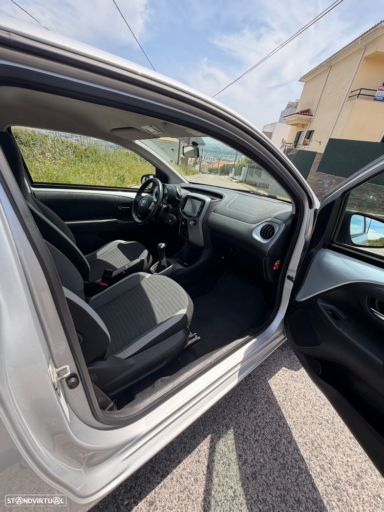 Toyota Aygo 1.0 X-Play Plus+X-Touch+TSS - 19