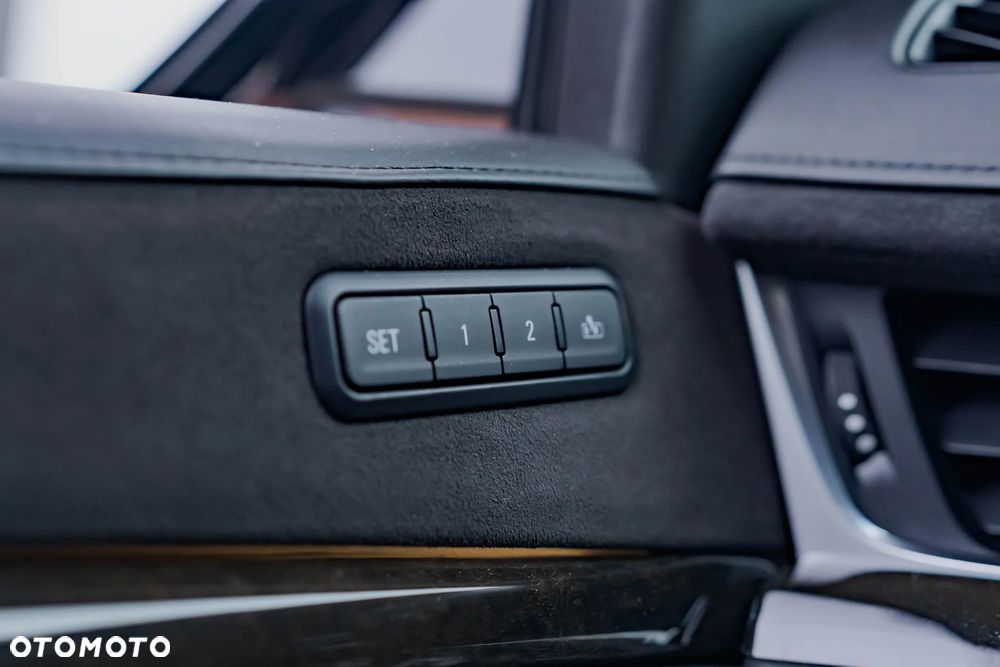 Cadillac Escalade 6.2 V8 AWD AT Platinum - 27