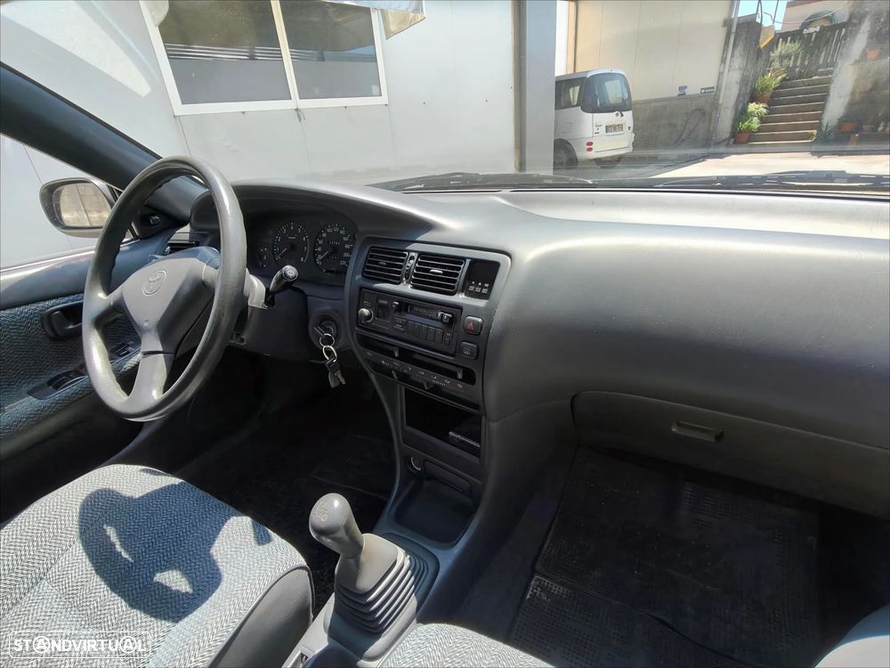 Toyota Corolla - 12