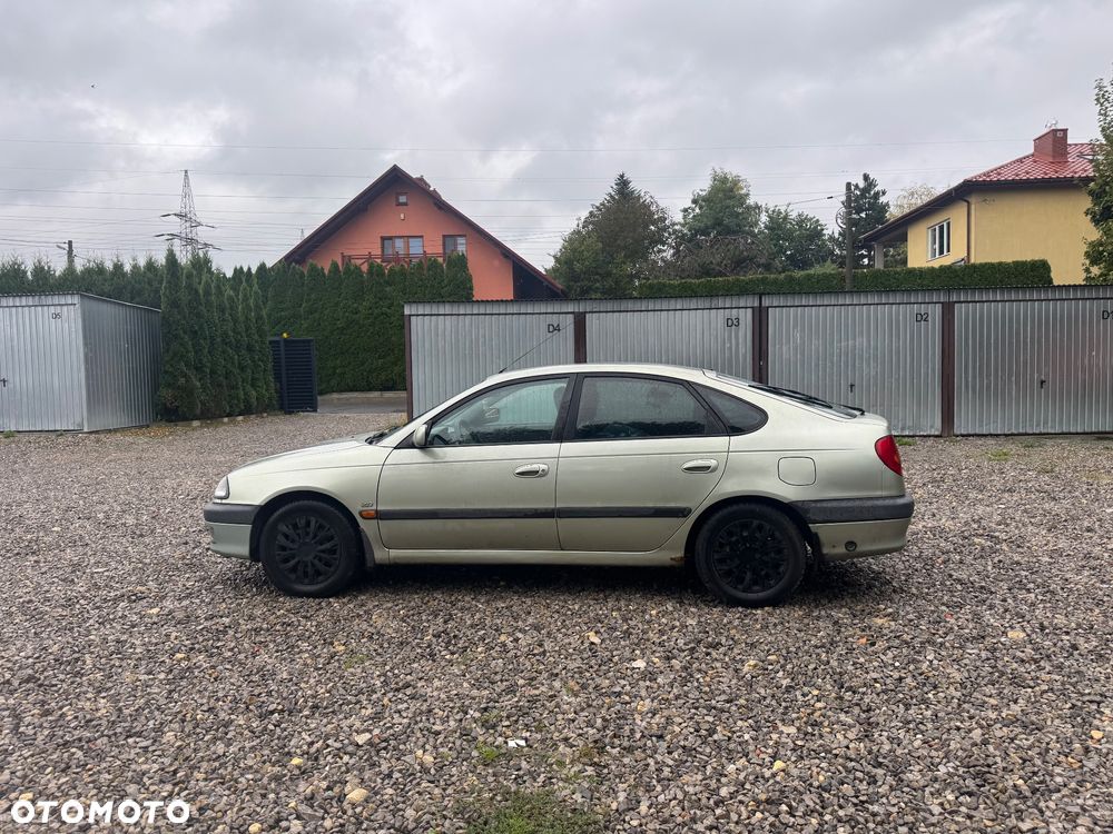 Toyota Avensis 2.0 Sol - 7