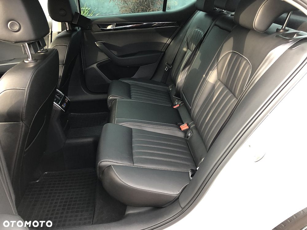Skoda Superb 2.0 TDI SCR 4x4 L&K DSG - 11