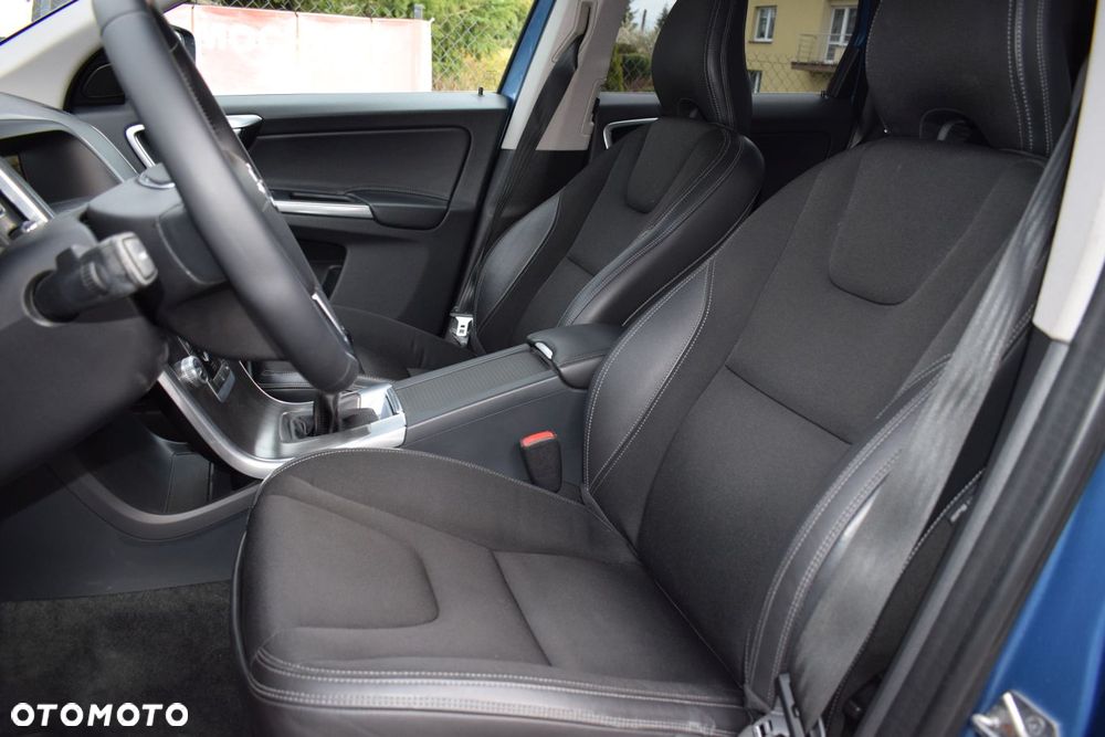 Volvo XC 60 D3 Momentum - 8