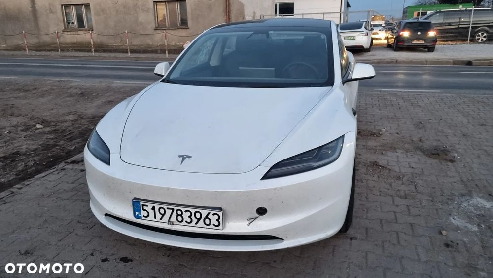Tesla Model 3 - 7