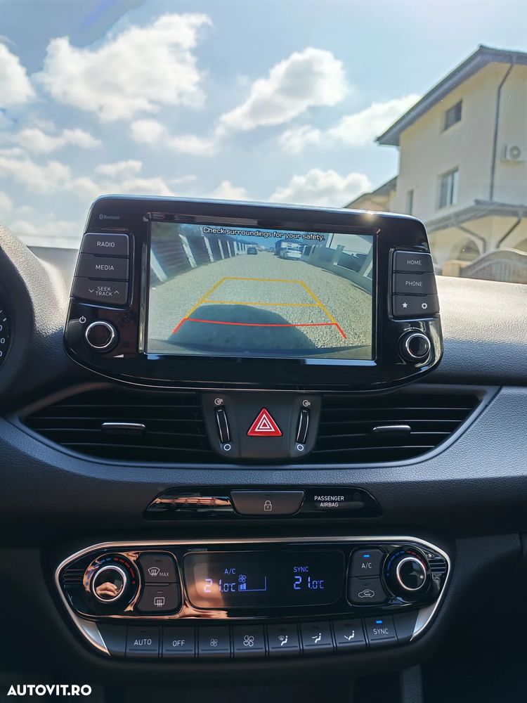 Hyundai i30 1.4 100CP 5DR M/T Highway - 16