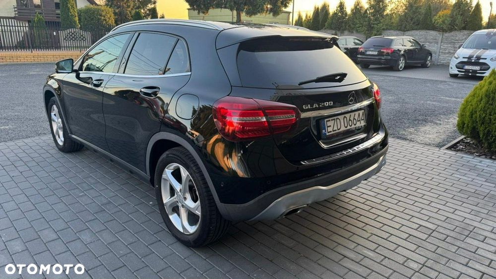 Mercedes-Benz GLA - 18