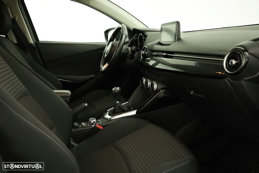 Mazda 2 1.5 Sky-G Evolve Navi - 19